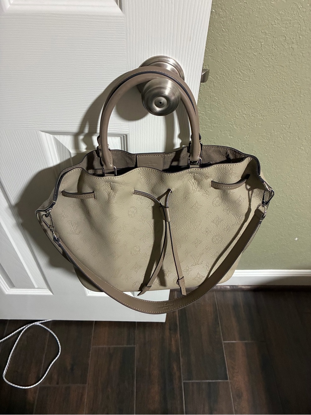 Louis Vuitton Mahina Girolata
M54403 Women's
Handbag, Shoulder Bag Galle